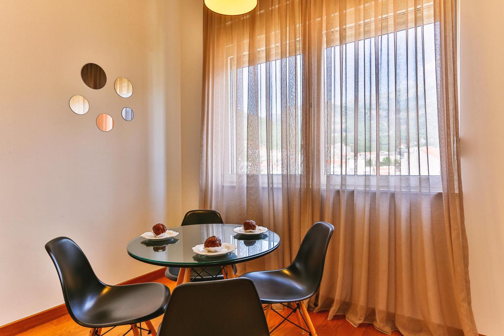 Montesun Apartments Budva Bilik gambar